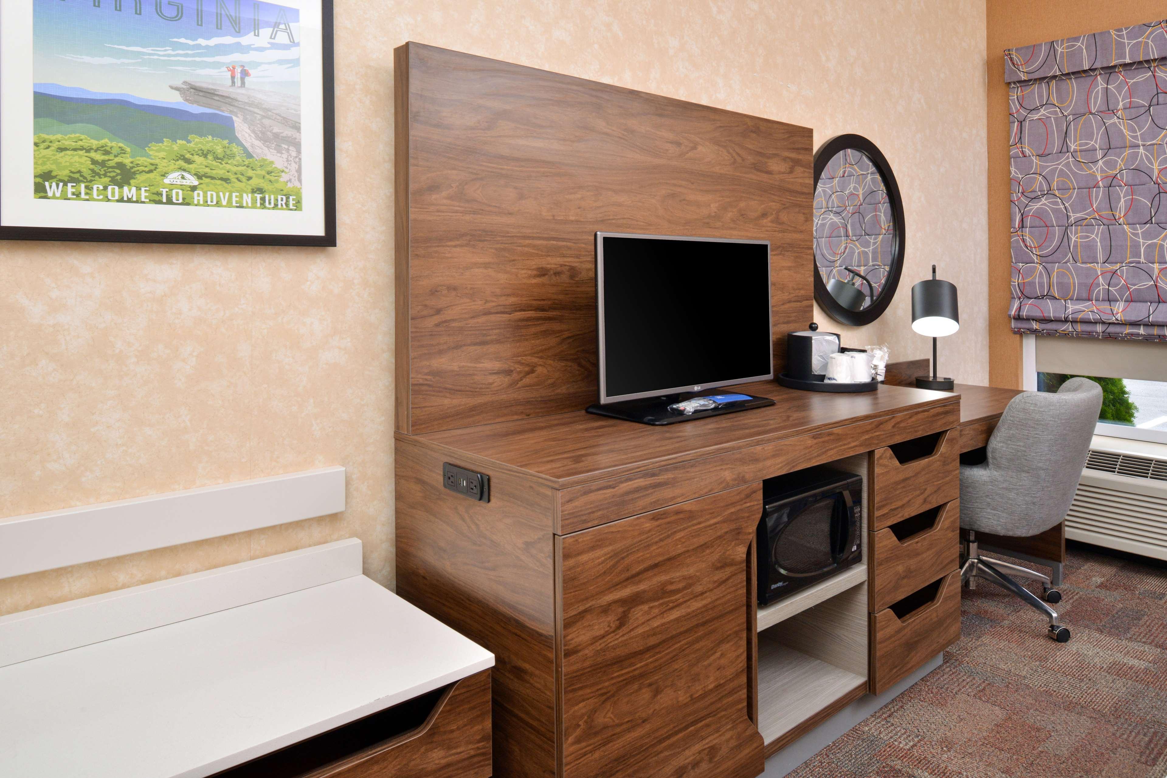Hampton Inn Уайтевилл Экстерьер фото
