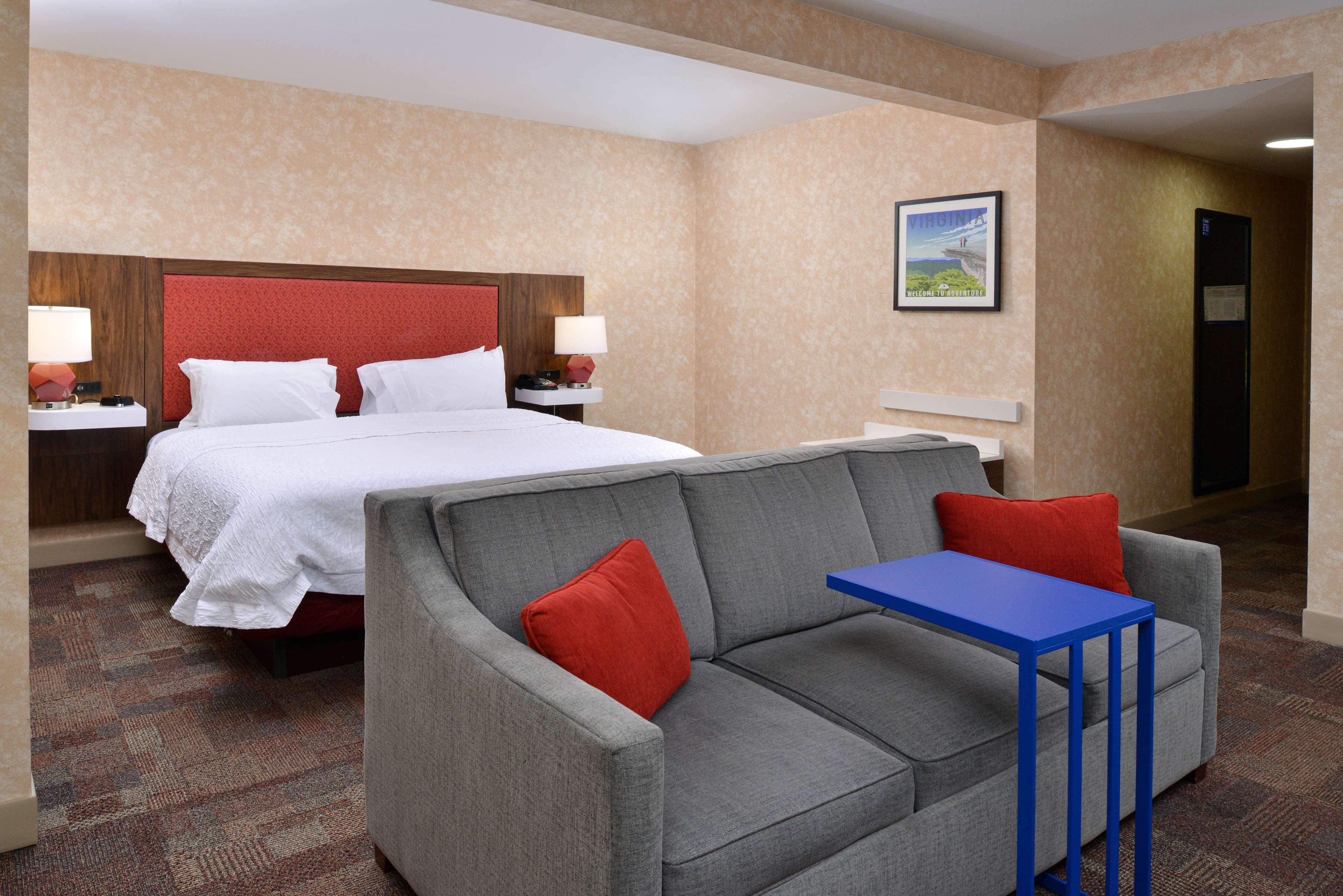Hampton Inn Уайтевилл Экстерьер фото