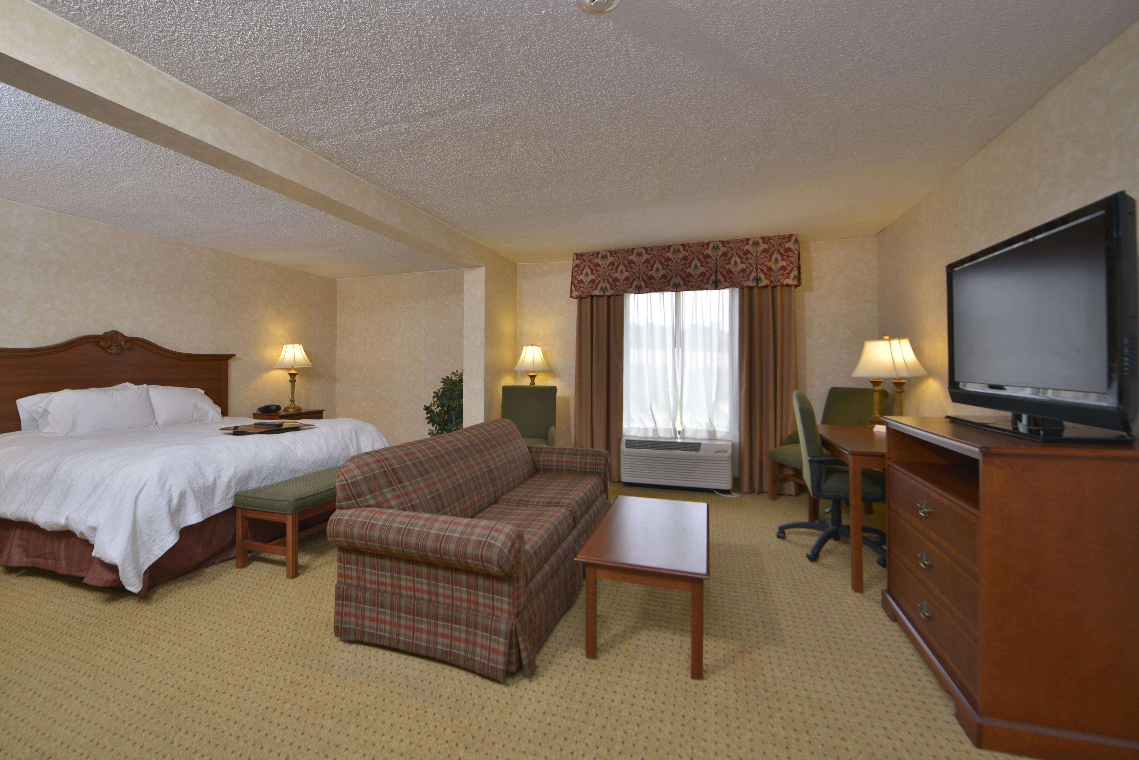 Hampton Inn Уайтевилл Экстерьер фото