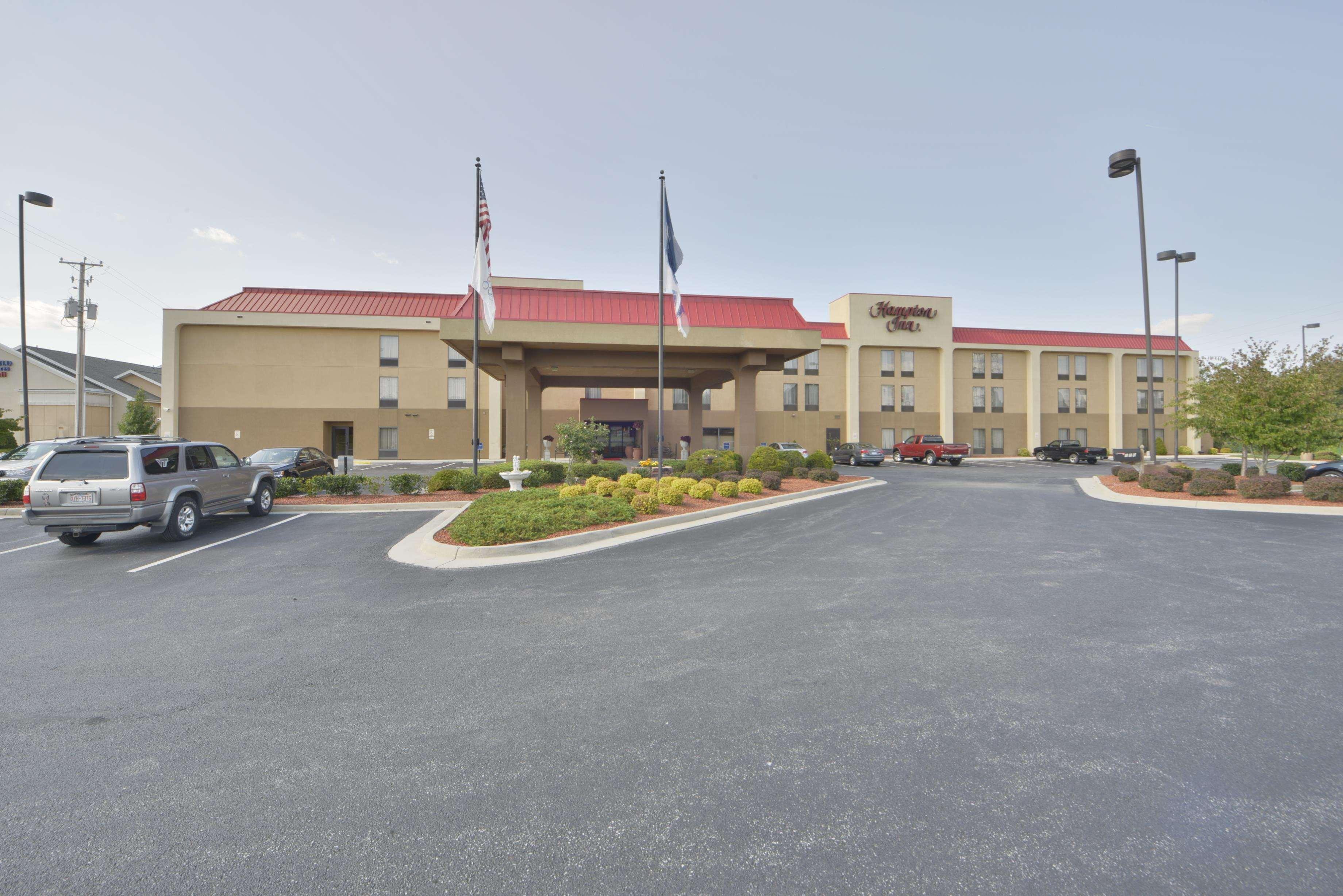 Hampton Inn Уайтевилл Экстерьер фото