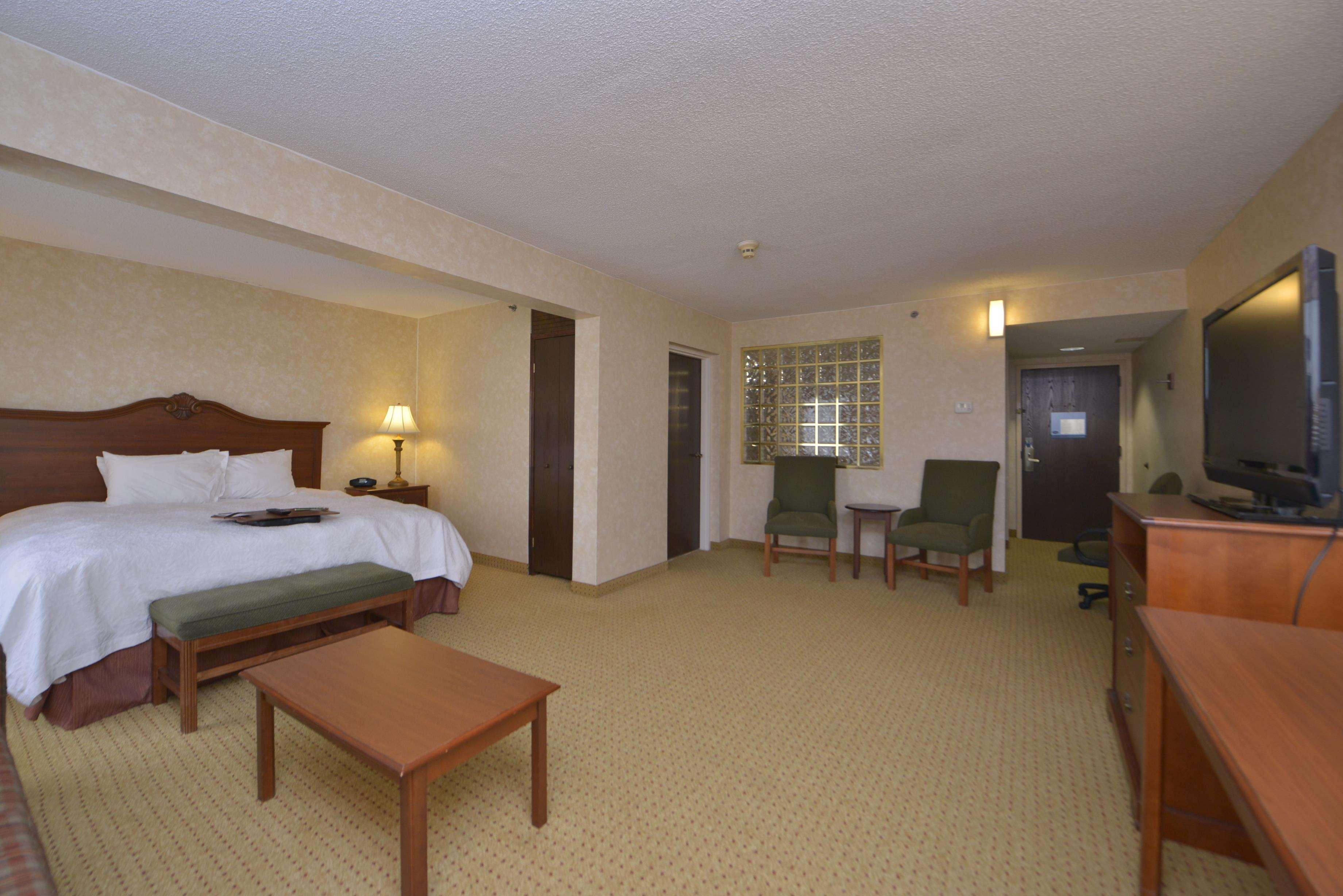 Hampton Inn Уайтевилл Экстерьер фото