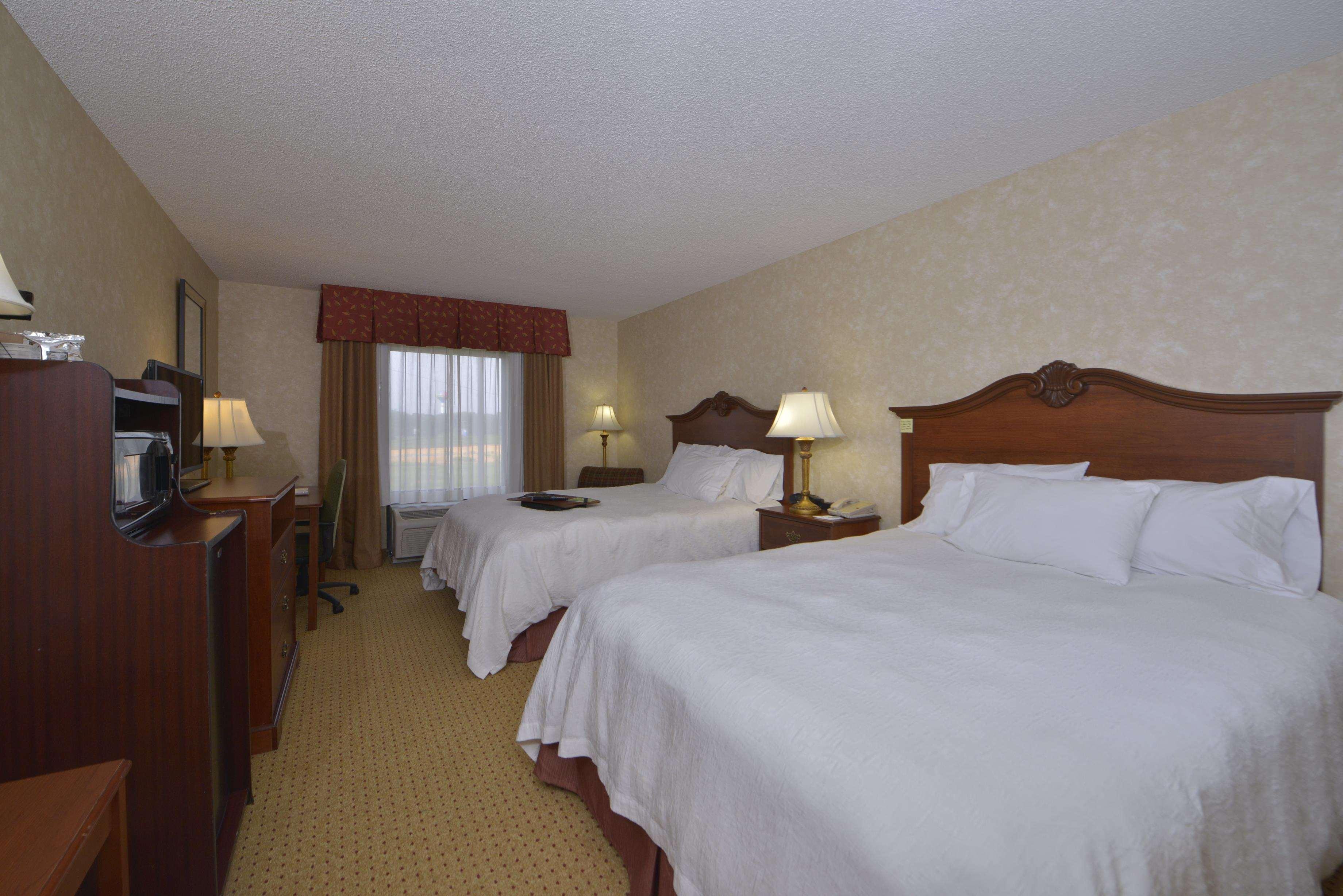 Hampton Inn Уайтевилл Экстерьер фото