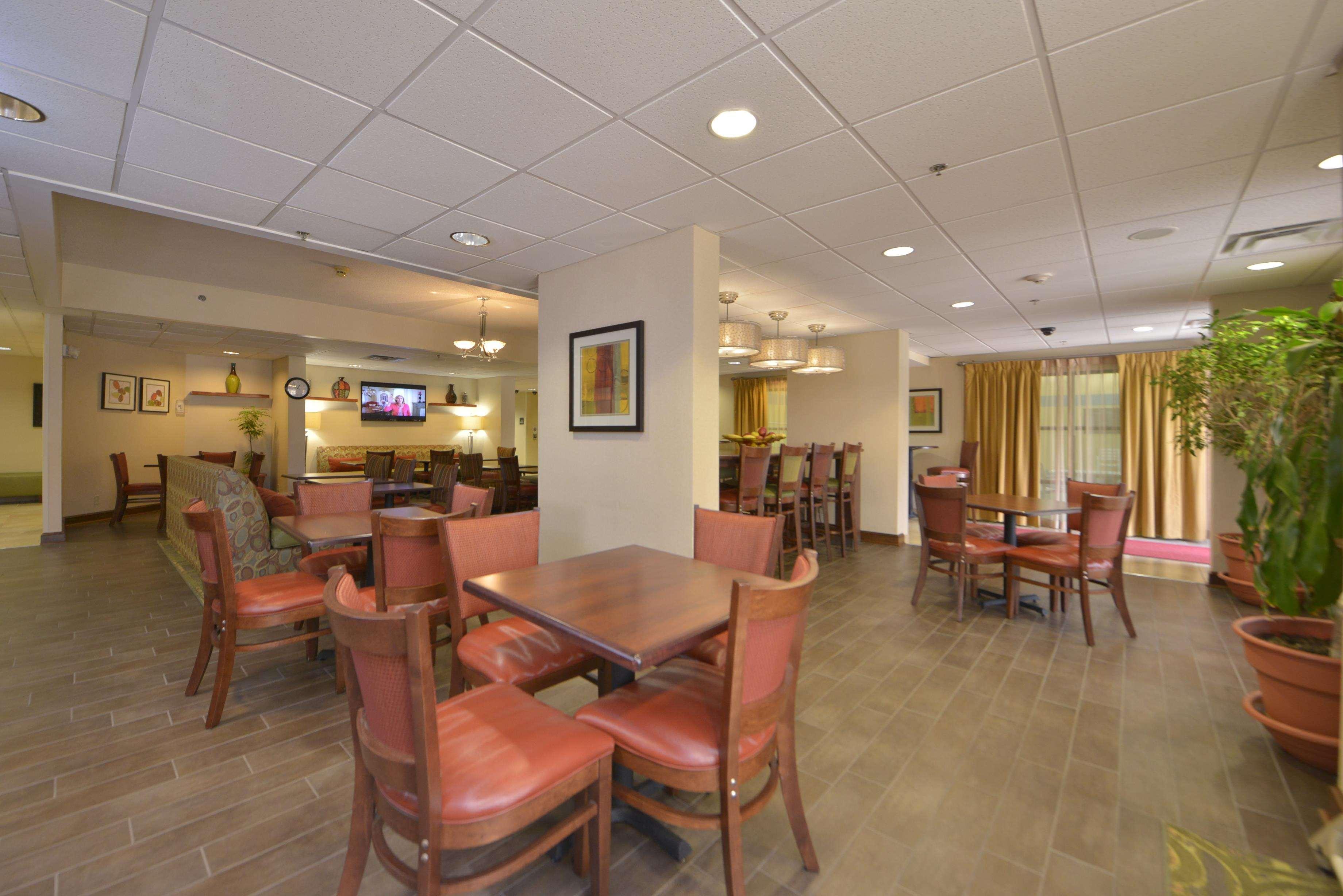 Hampton Inn Уайтевилл Экстерьер фото