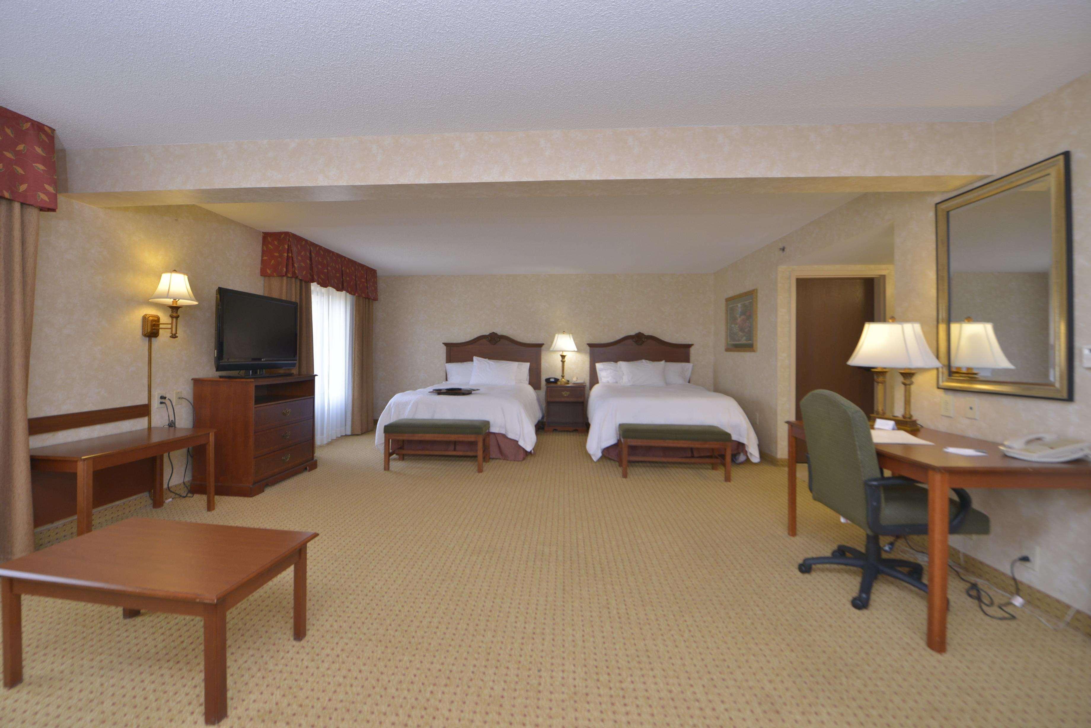 Hampton Inn Уайтевилл Экстерьер фото