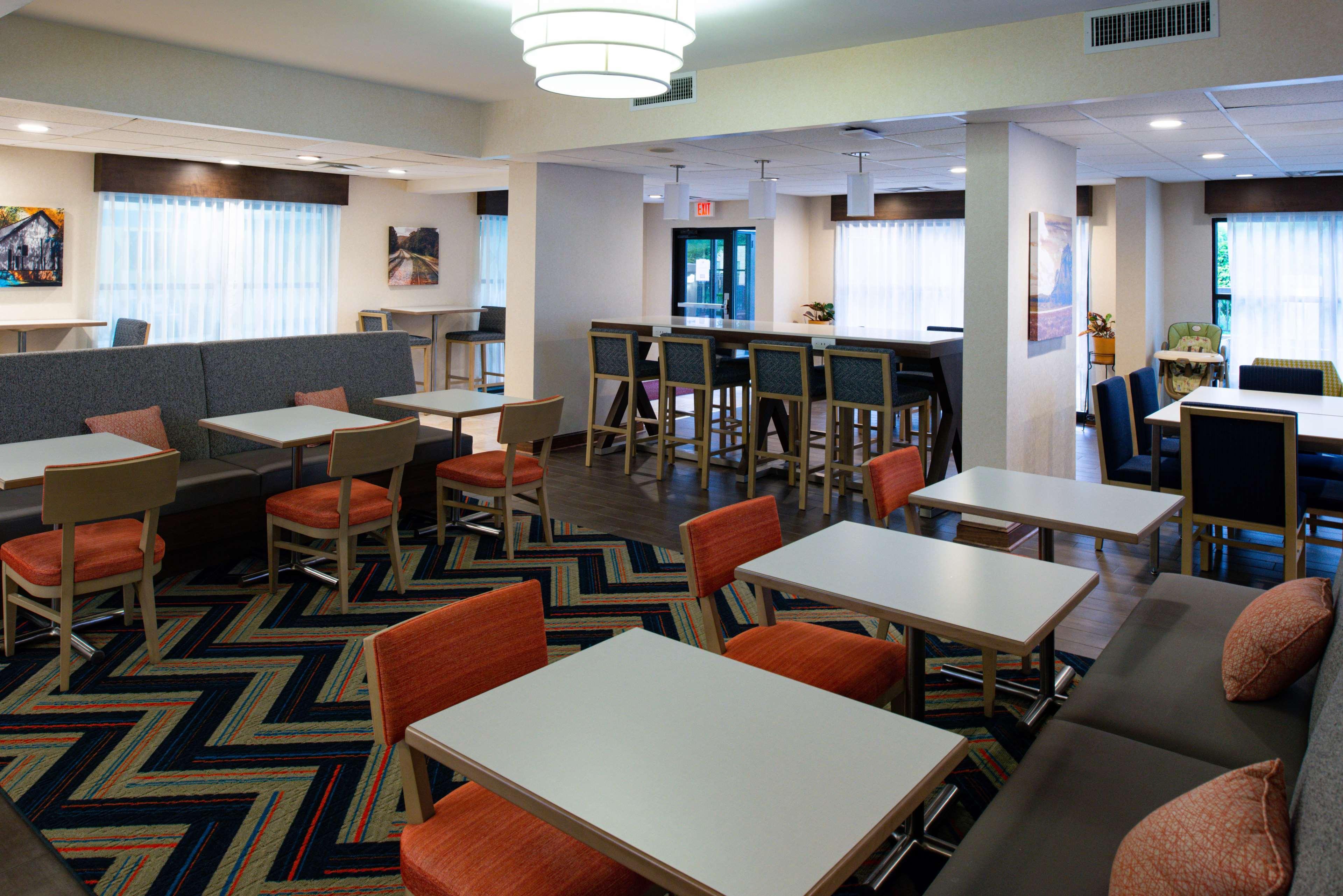 Hampton Inn Уайтевилл Экстерьер фото