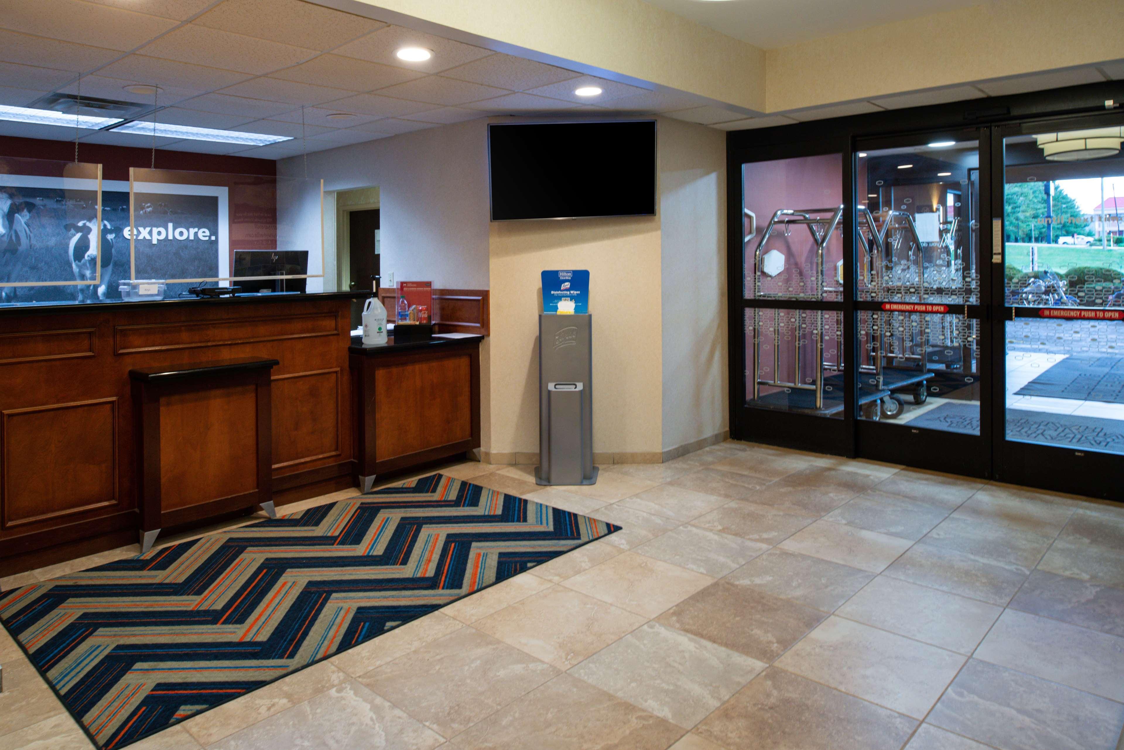 Hampton Inn Уайтевилл Экстерьер фото