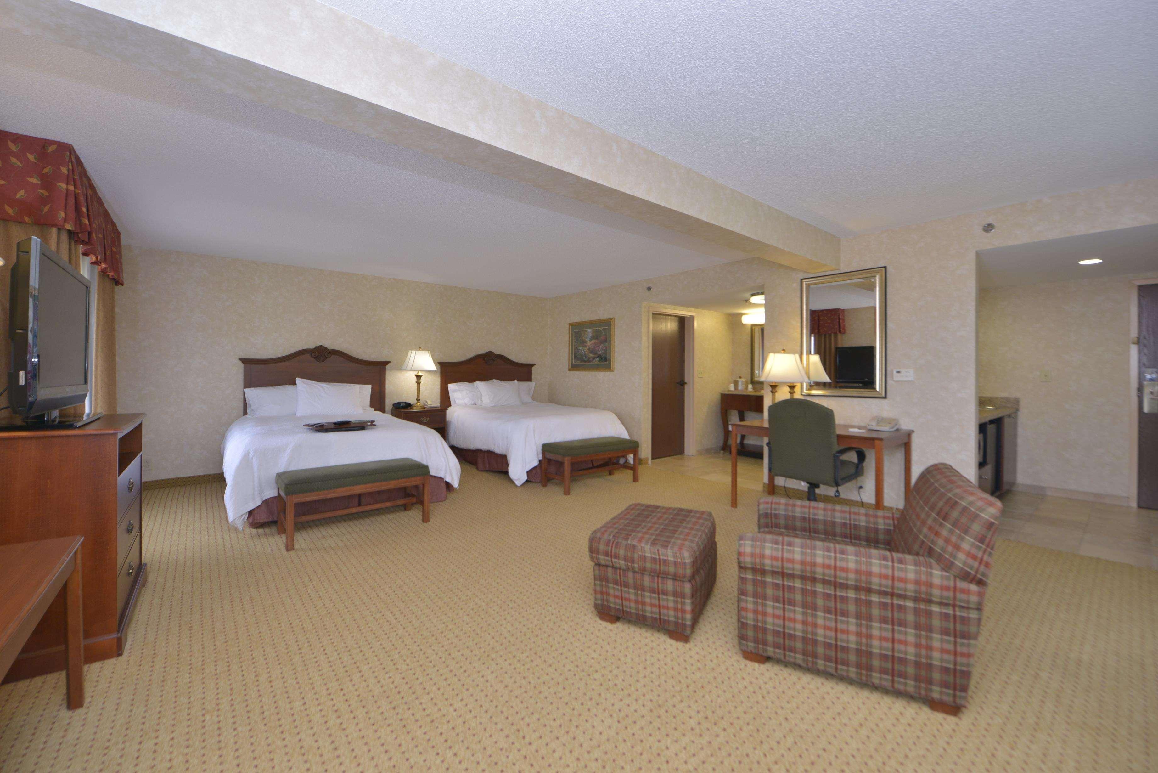 Hampton Inn Уайтевилл Экстерьер фото