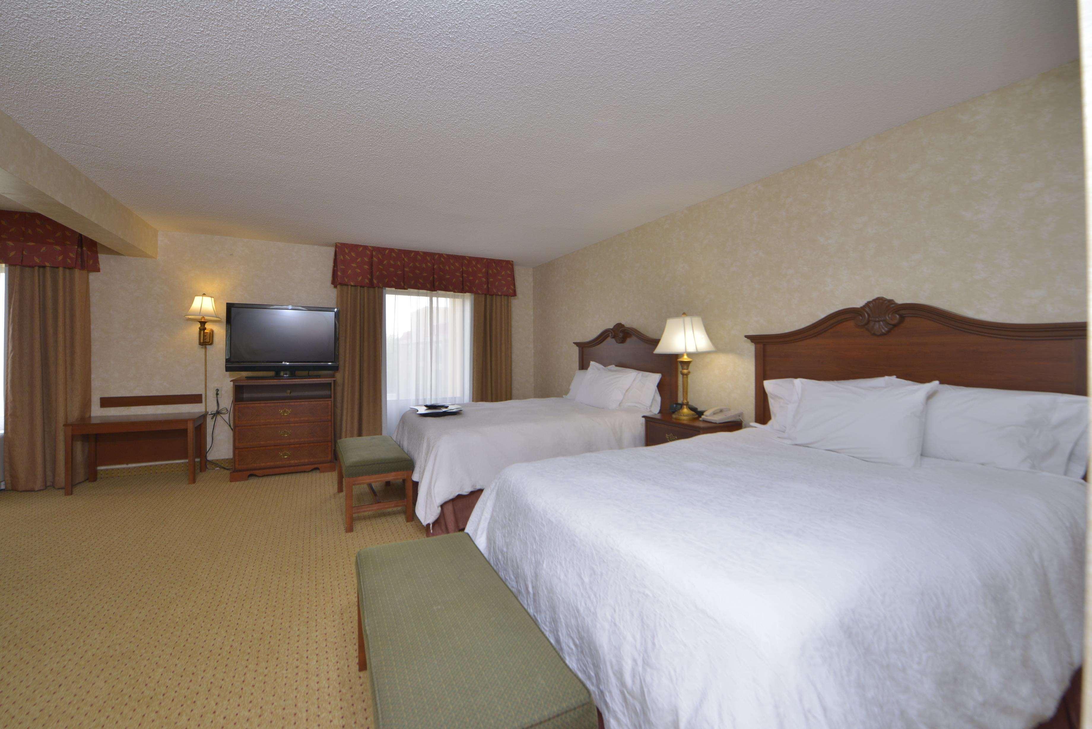Hampton Inn Уайтевилл Экстерьер фото