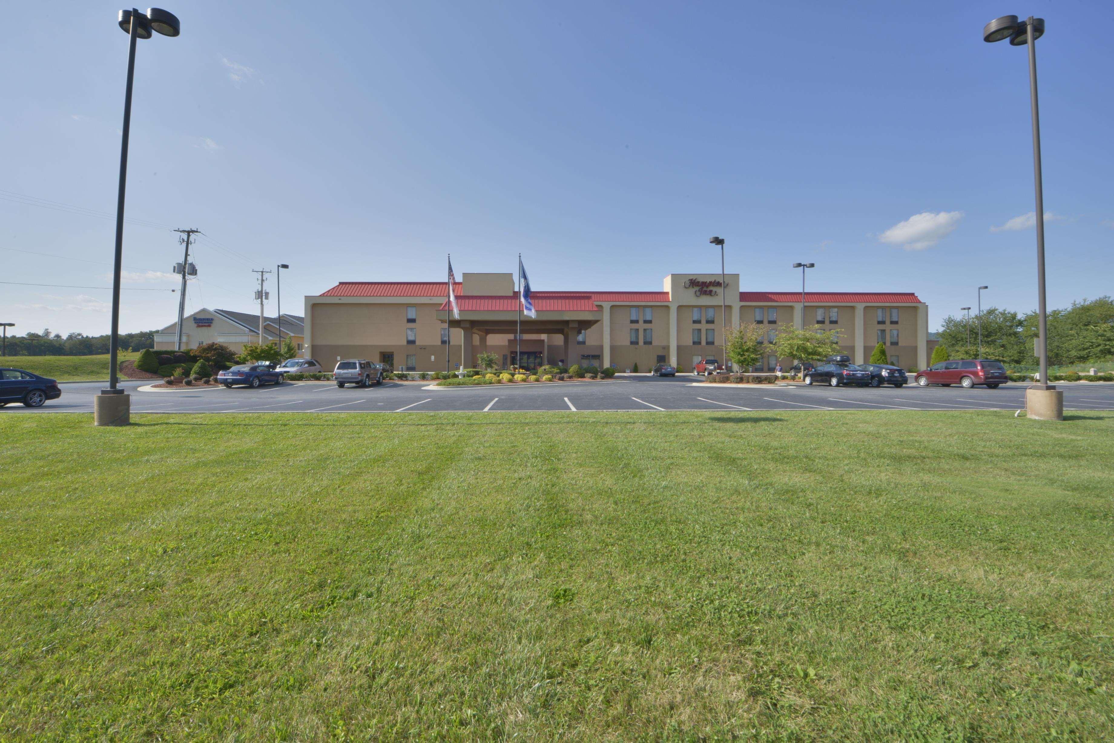 Hampton Inn Уайтевилл Экстерьер фото