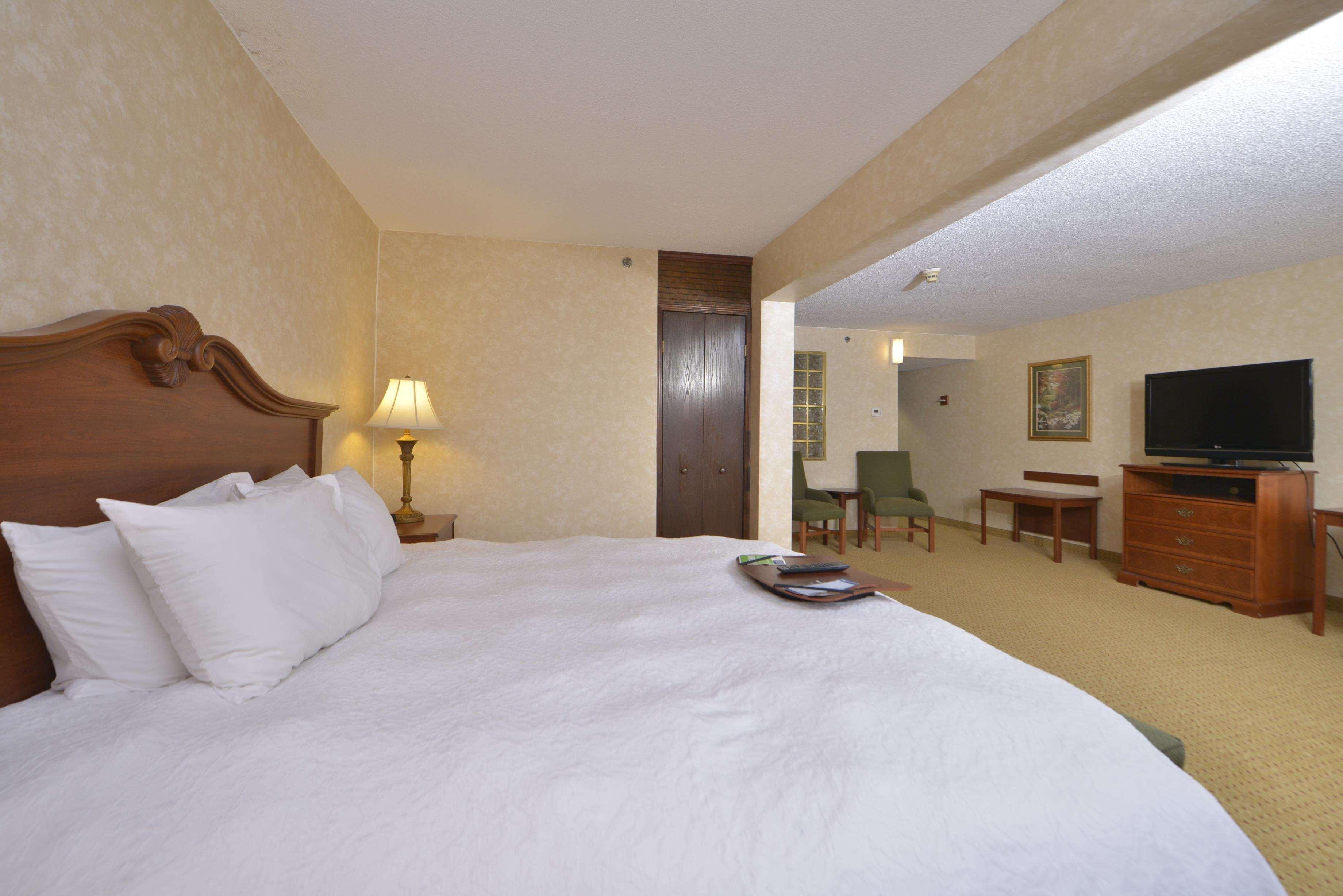 Hampton Inn Уайтевилл Экстерьер фото