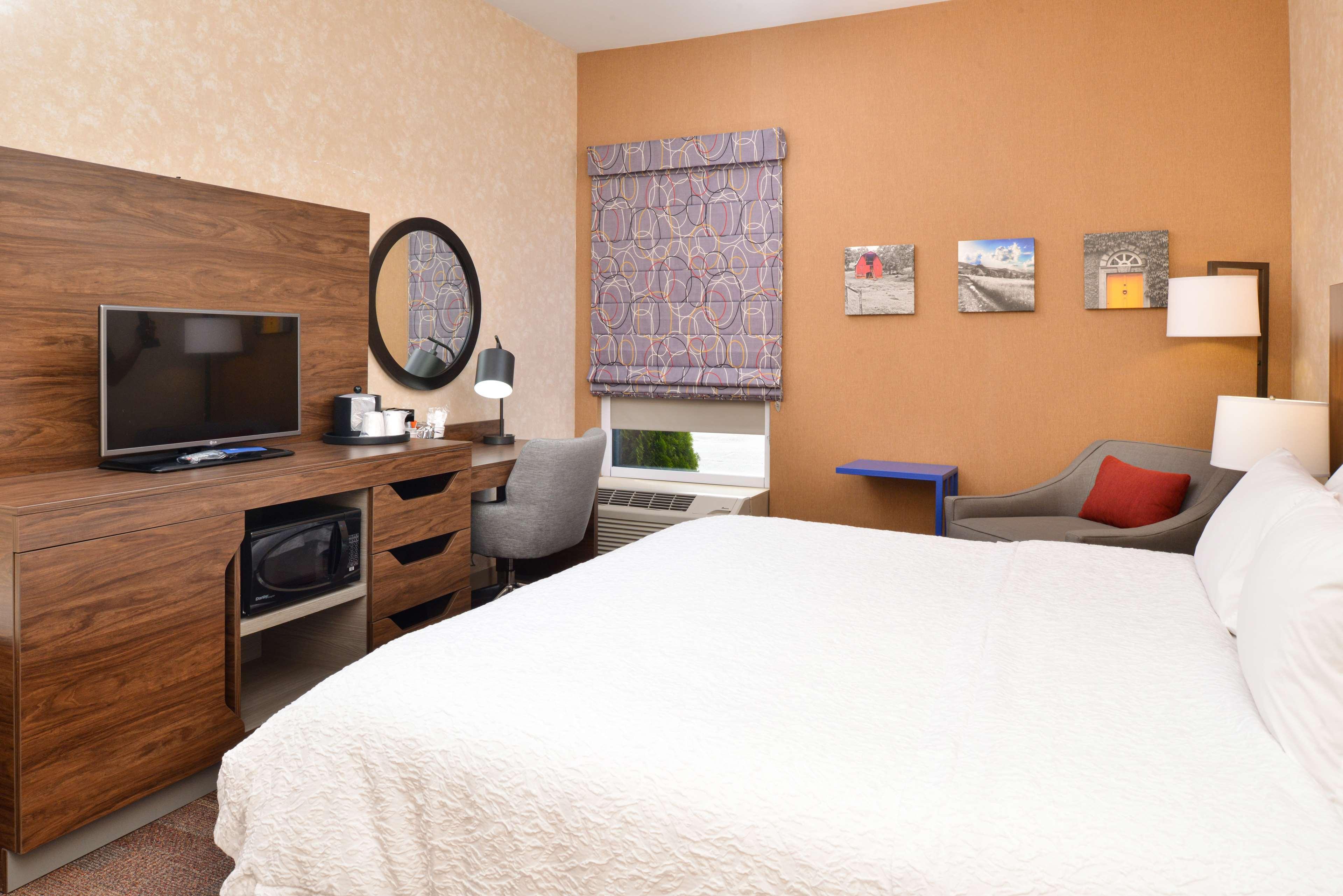 Hampton Inn Уайтевилл Экстерьер фото
