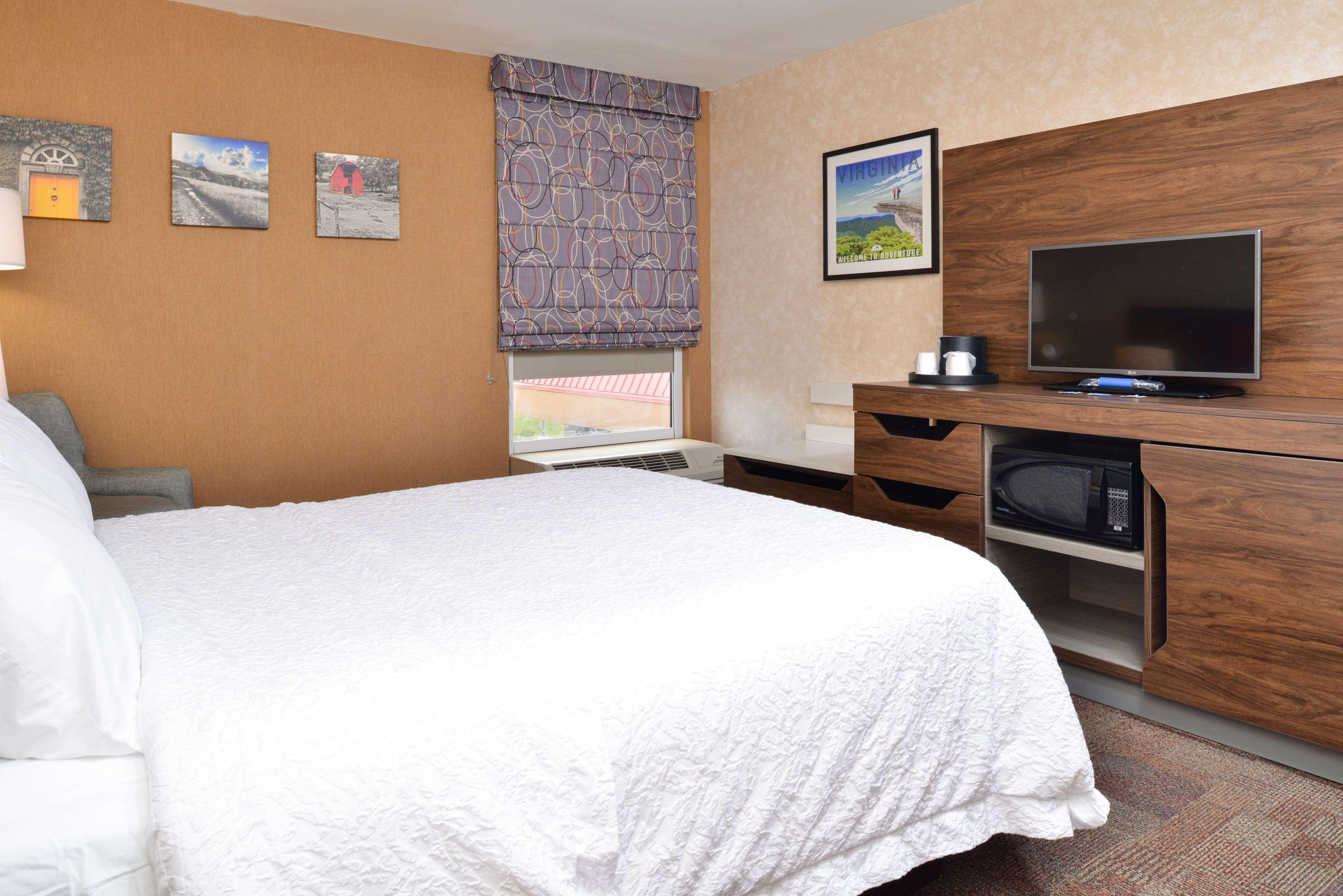 Hampton Inn Уайтевилл Экстерьер фото