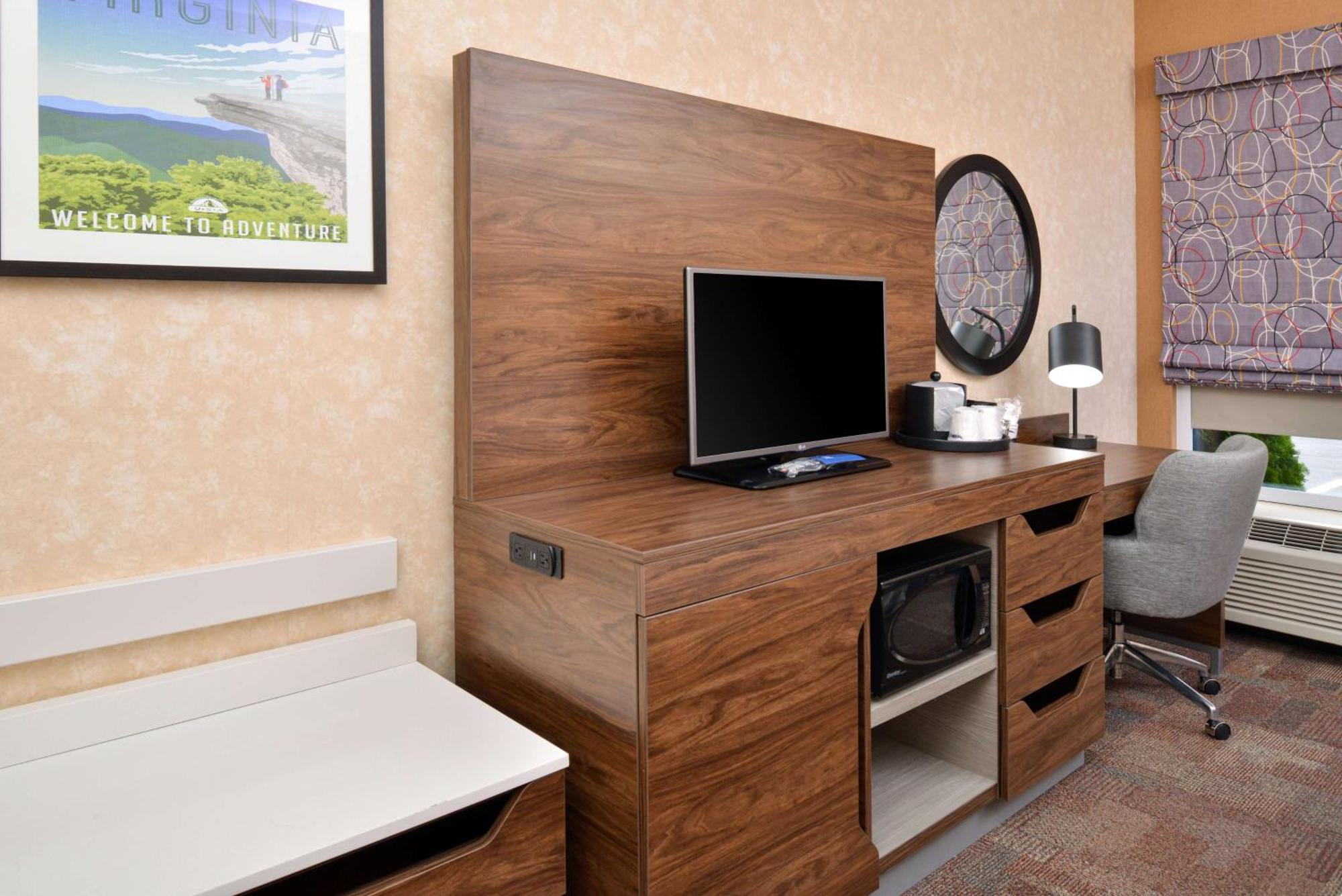 Hampton Inn Уайтевилл Экстерьер фото