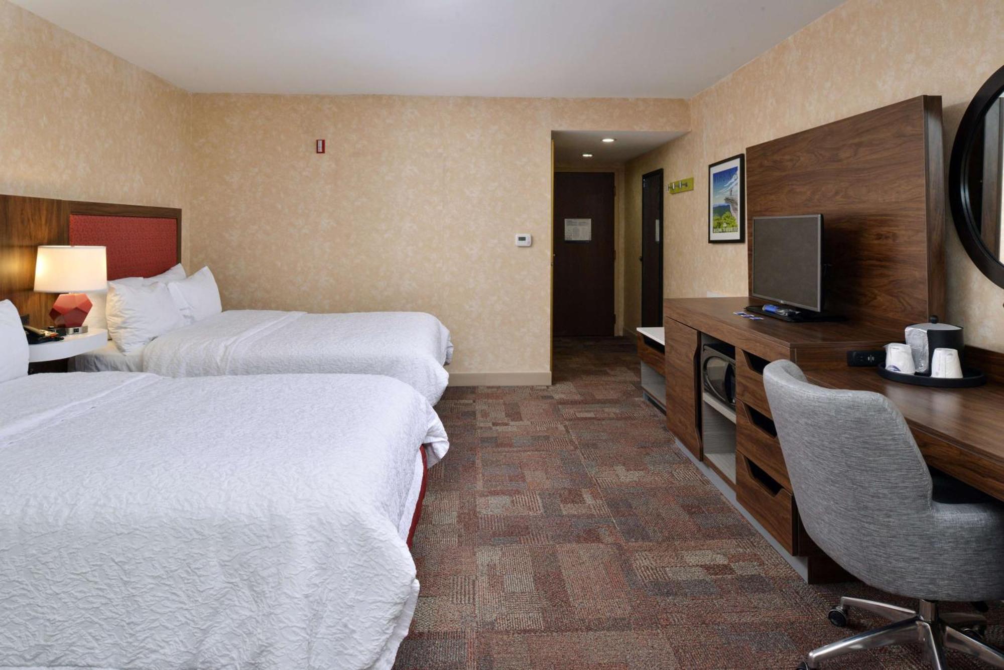 Hampton Inn Уайтевилл Экстерьер фото