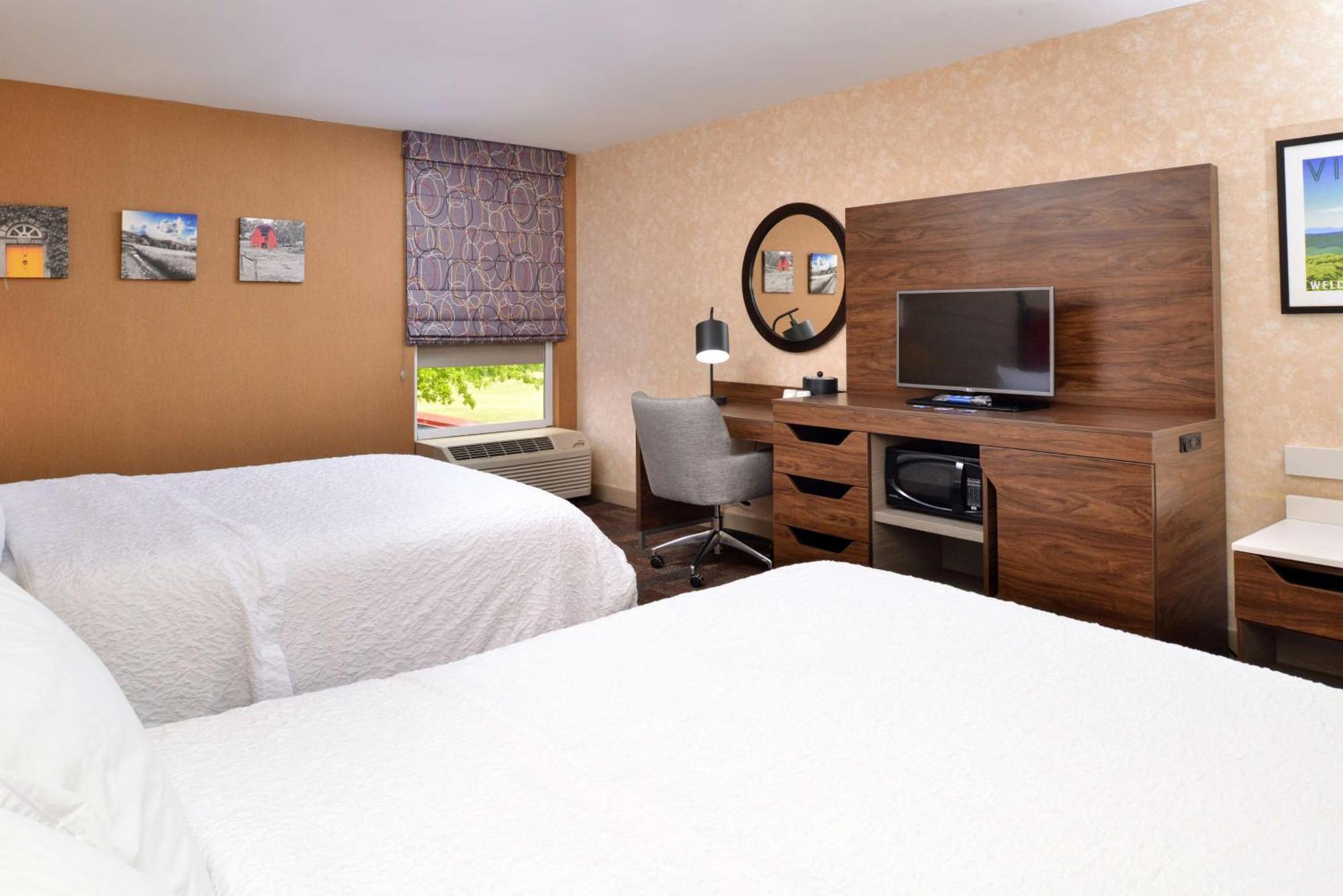 Hampton Inn Уайтевилл Экстерьер фото