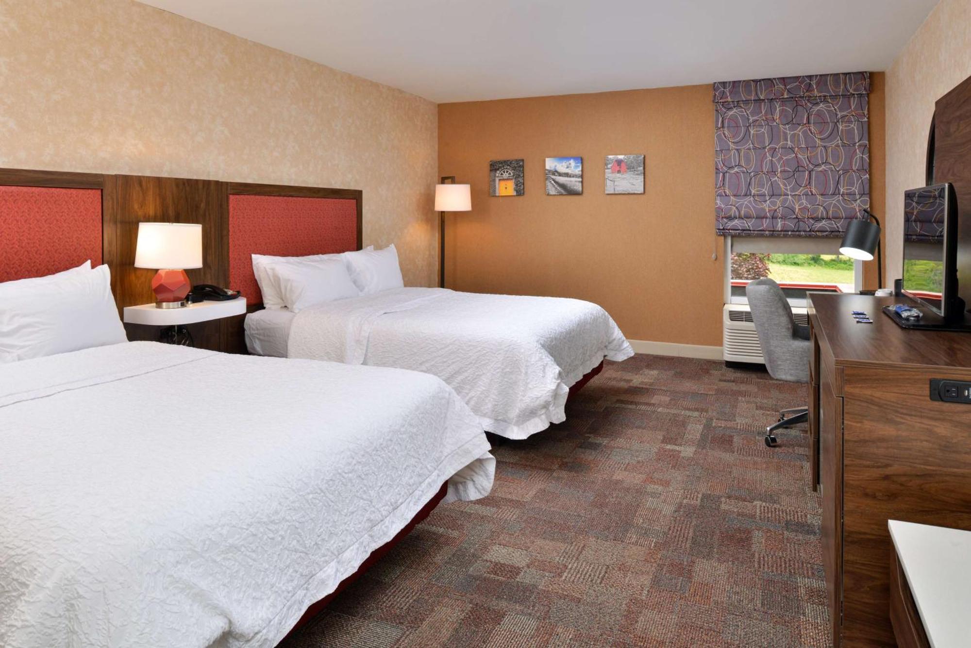 Hampton Inn Уайтевилл Экстерьер фото
